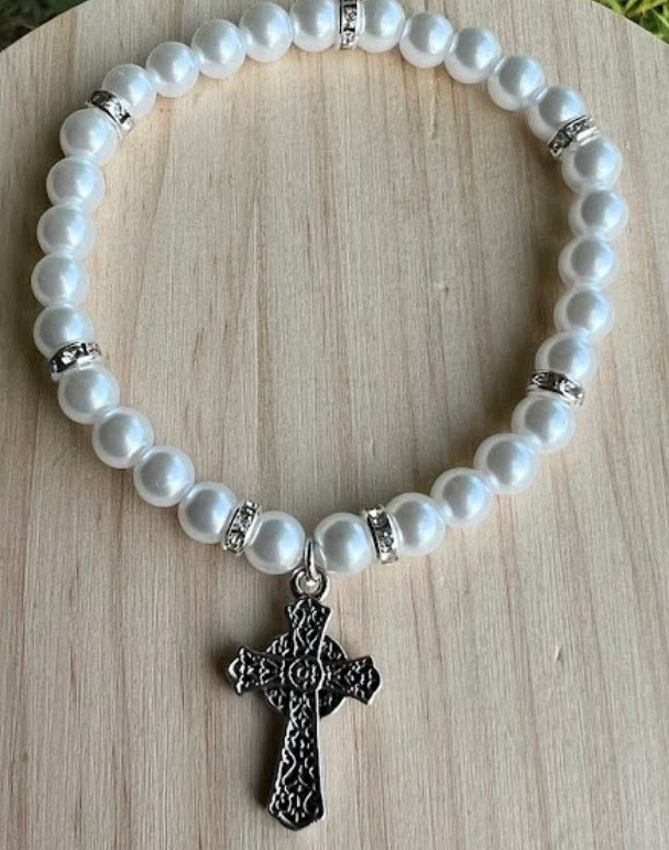 Elegant Handmade Pearl Bracelet with Celtic Cross Charm – Perfect for Weddings, Bridesmaids, Anniversaries & Special Occasions - Rosaries by Minnette