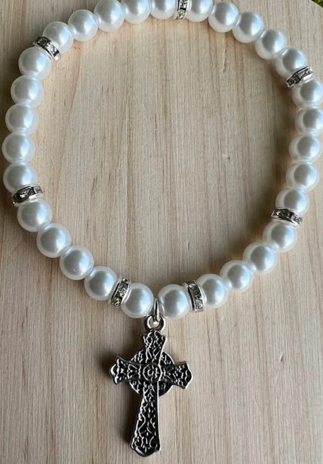 Elegant Handmade Pearl Bracelet with Celtic Cross Charm – Perfect for Weddings, Bridesmaids, Anniversaries & Special Occasions - Rosaries by Minnette