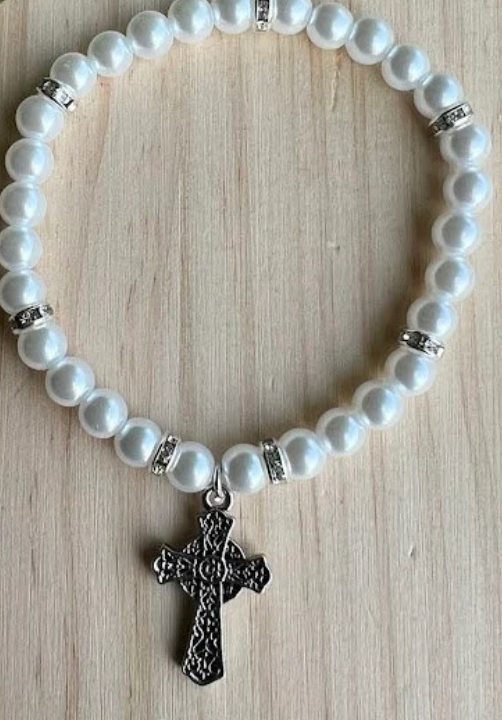 Elegant Handmade Pearl Bracelet with Celtic Cross Charm – Perfect for Weddings, Bridesmaids, Anniversaries & Special Occasions - Rosaries by Minnette