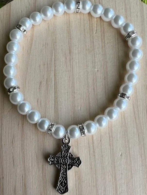 Elegant Handmade Pearl Bracelet with Celtic Cross Charm – Perfect for Weddings, Bridesmaids, Anniversaries & Special Occasions - Rosaries by Minnette