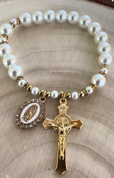 Elegant pearl rosary bracelet featuring gold-tone crucifix and Virgin Mary medal, perfect Catholic gift for women